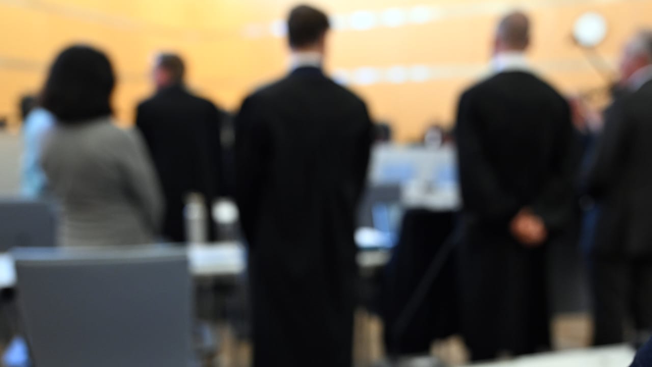 Drei Deutsche wegen Spionage für China in Düsseldorf vor Gericht | News