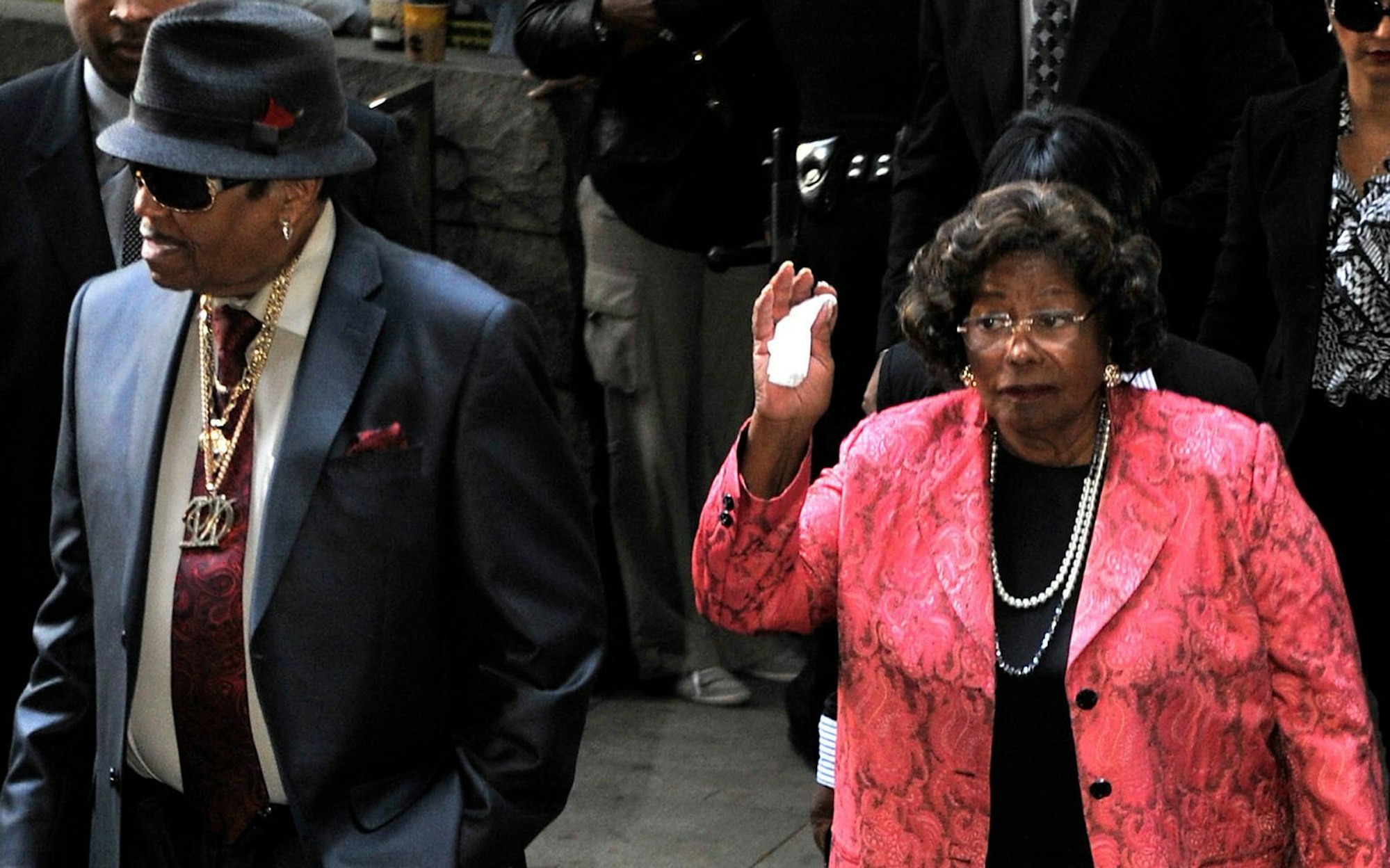Mit Joe Jackson war Katherine bis zu dessen Tod im Jahr 2018 liiert. Gemeinsam nahmen sie auch am Prozess gegen  Conrad Murray teil, dem Arzt, der ihrem Sohn Michael eine tödliche Dosis Propofol verabreicht hatte. (Bild: 2011 Getty Images/Toby Canham)