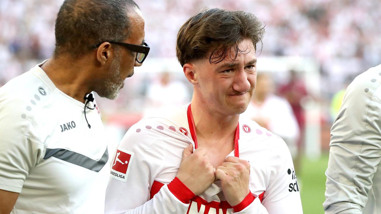 Nationalspieler übel umgeknickt: Sorgen um Stiller nach VfB-Sieg gegen Augsburg