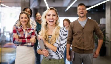In britischen Büros gehört Nähe zum Arbeitsalltag – nicht nur zum Afterwork.