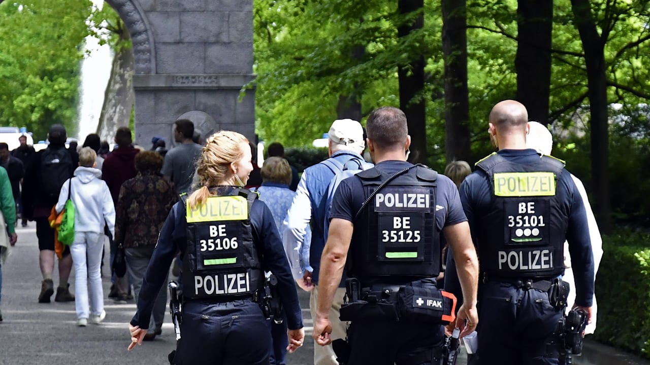 Berlin: 1900 Polizisten schützen Weltkriegsgedenken in der Hauptstadt | Regional