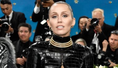 Promi-News: Miley Cyrus hat sich auf dem Walk of Fame eine Knie-Infektion zugezogen - Panorama