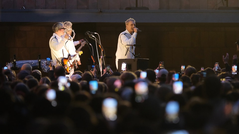 "Sterben in Karl-Marx-Stadt" - Spontanes Kraftklub-Konzert in Chemnitz