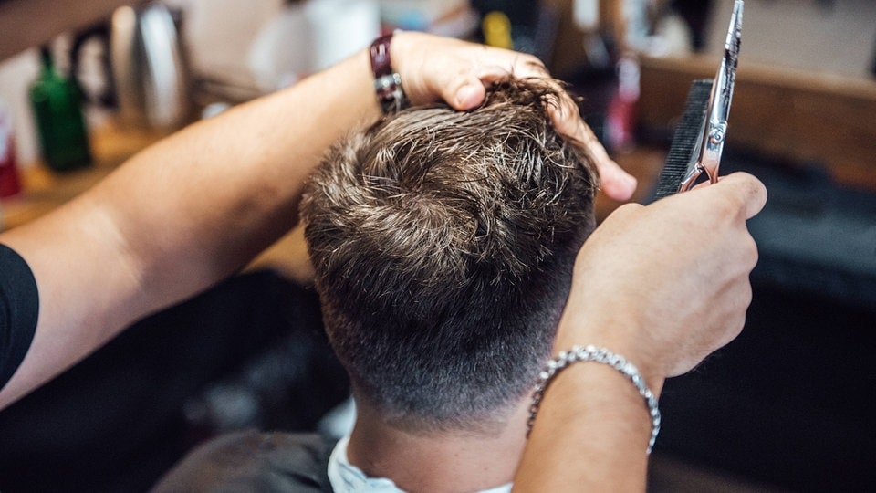Meisterpflicht in Barbershops: Diskussion und Kontrollen in Dresden