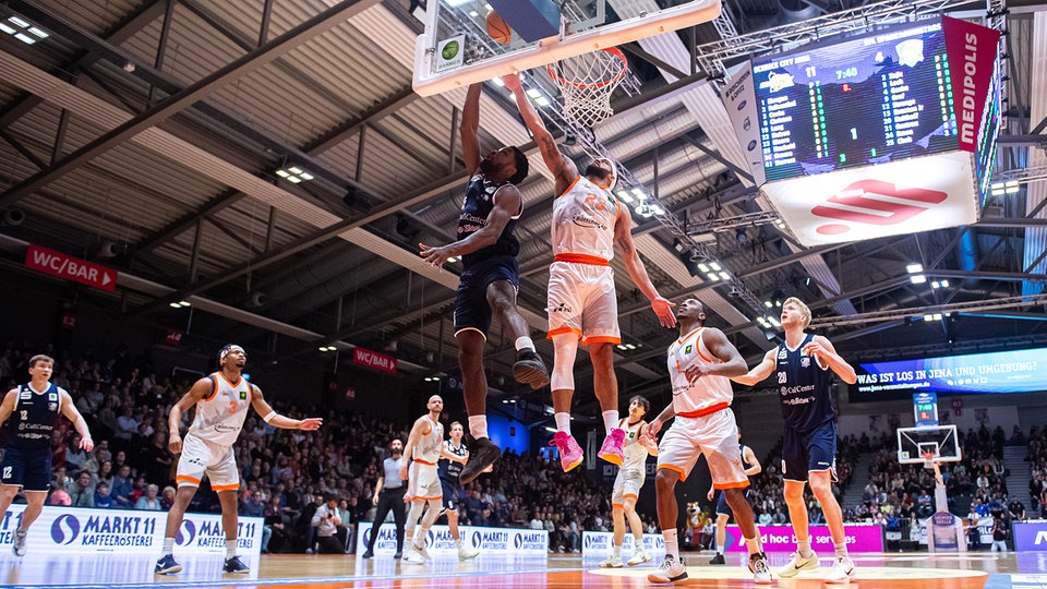 Basketball: Science City Jena macht gegen Bochum ersten Schritt Richtung Aufstieg
