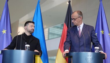 Ukraine News - Wegen drohender russischer Offensive: Selenskij sagt Teilnahme an Karlspreis-Verleihung ab - Politik