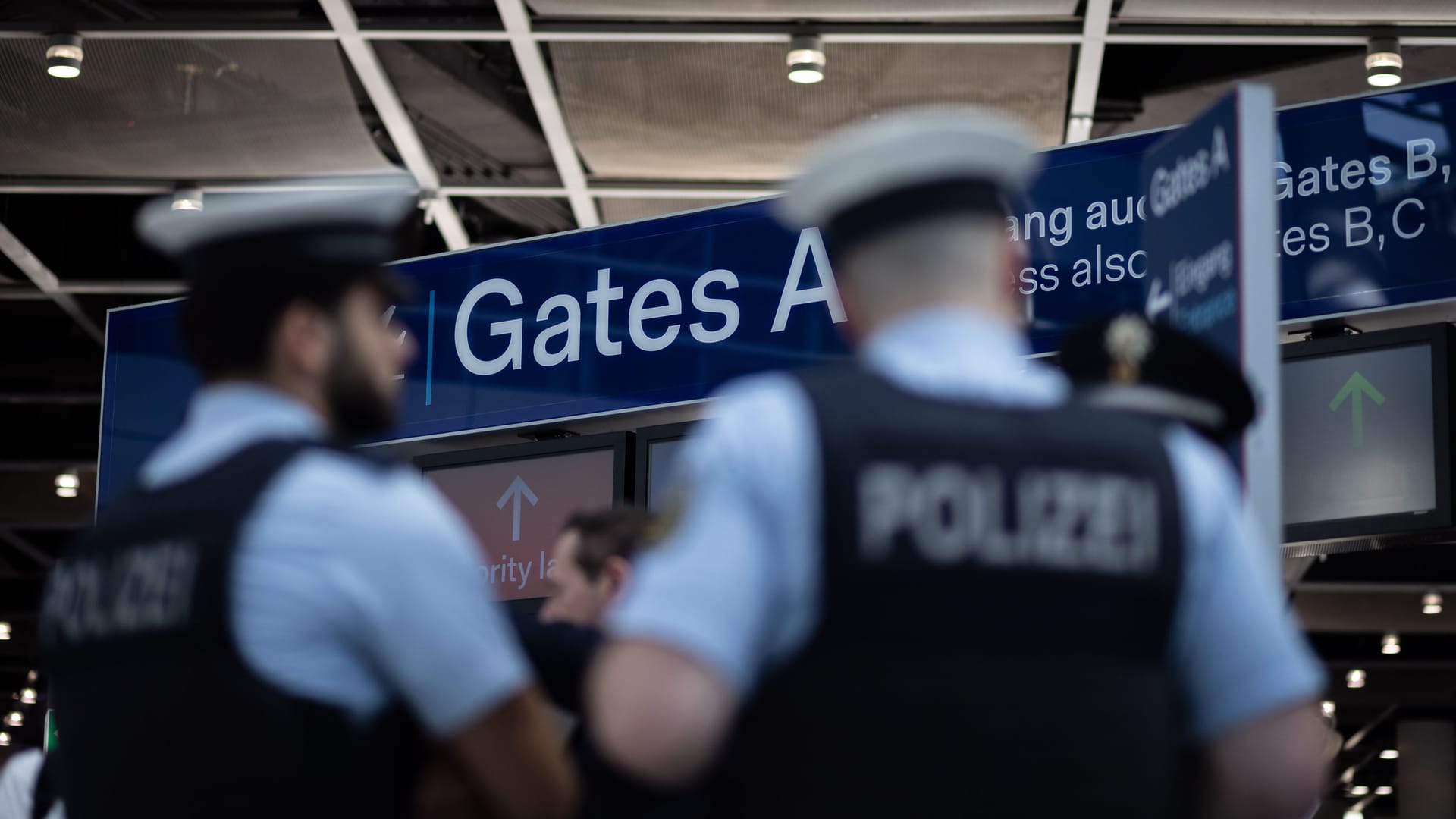 Düsseldorf - Flughafen am Pfingstwochenende