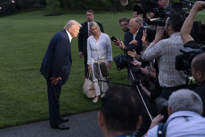 Buhlt konstant um Aufmerksamkeit: Donald Trump mit Medienvertretern.