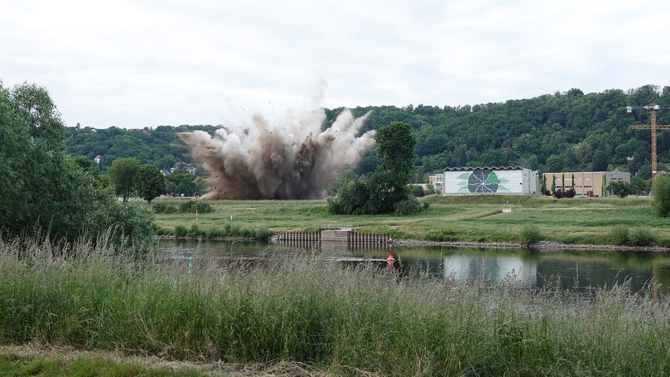 Weltkriegsbombe in Dresden-Hosterwitz erfolgreich gesprengt: Sperrkreis aufgehoben