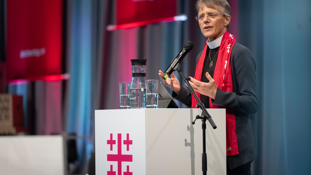 Kirchentag: Stehende Ovationen für Trump-Kritikerin Budde | NDR.de - Nachrichten - Niedersachsen