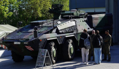 Im Radpanzer Boxer in Chemnitz Probe sitzen