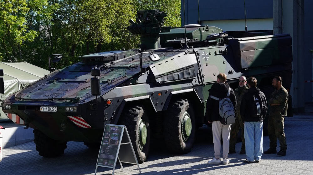 Im Radpanzer Boxer in Chemnitz Probe sitzen