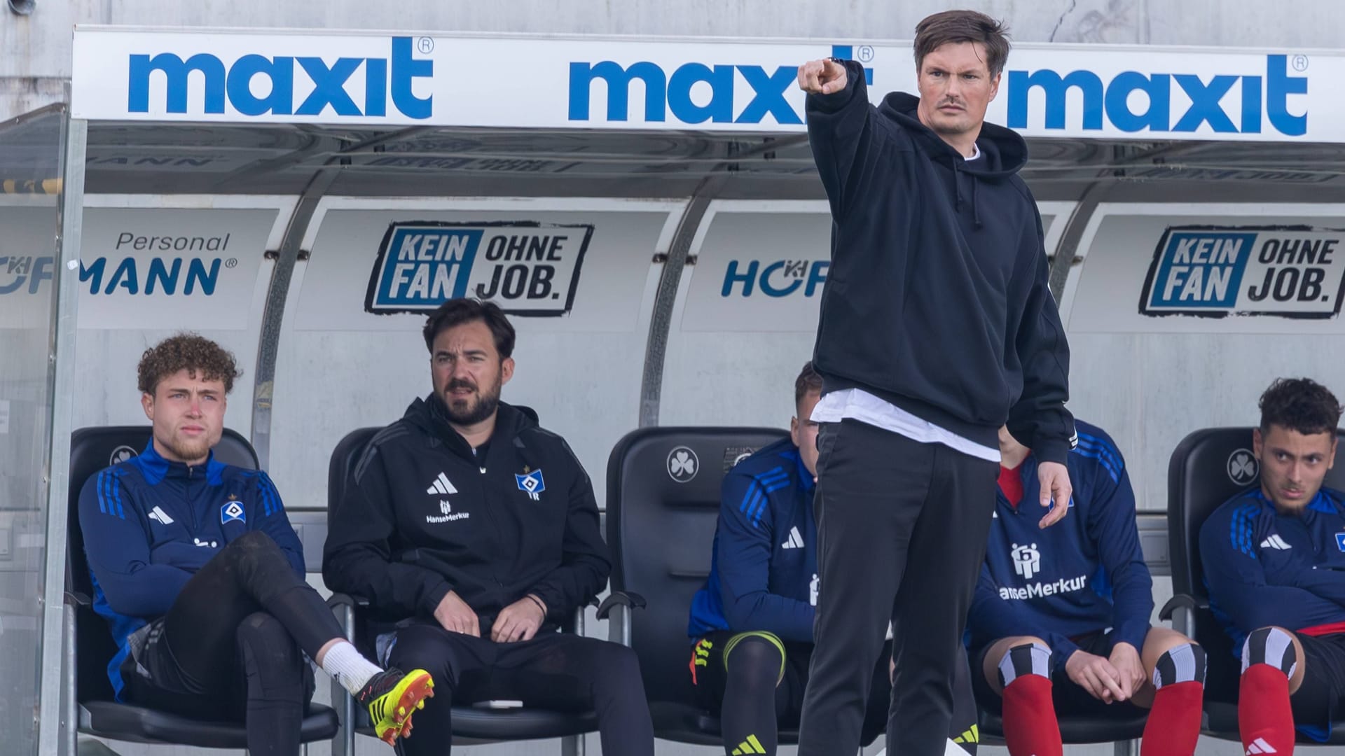 Chef-Trainer Merlin Polzin beim Spiel gegen Greuther Fuerth: