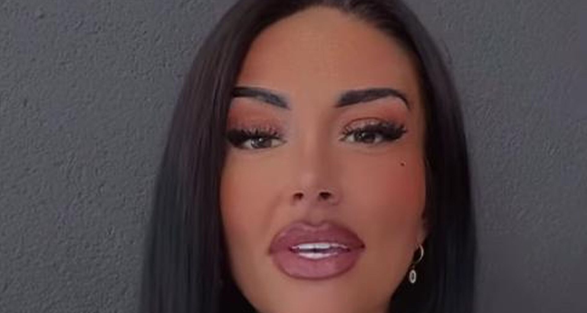 Christina Dimitriou zeigt sich begeistert mit Bob-Frisur