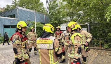 Feuerwehr löscht Brand in Gebäude der TU Berlin