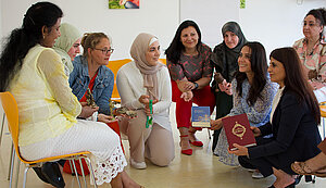 Gruppenfoto der Frauen die sich zuletzt als Kulturmittlerinnen qualifiziert haben.