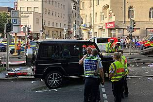 Marco Krefting/dpa | In Stuttgart ist ein Fahrzeug in eine Menschengruppe gefahren. 