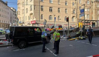 Stuttgart | Auto fährt in Menschenmenge - Ermittlungen zum Hintergrund