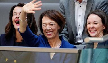 Berlin | Merz-Familie, Merkel und Astronaut Gerst bei Kanzlerwahl