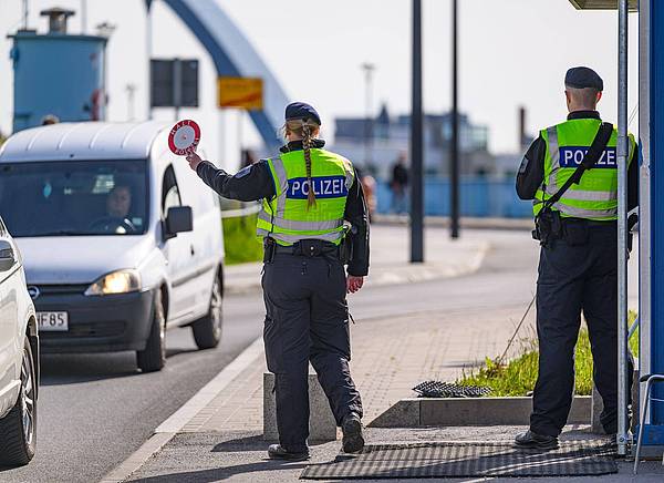 Berlin | Dobrindt will an Grenzen mehr Polizisten einsetzen