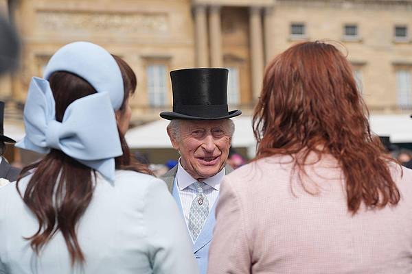 London | Schirm, Charme und Zylinder: König Charles lädt zur Party