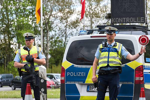 Berlin | Notlage in der Asylpolitik? Der Streit über eine EU-Klausel