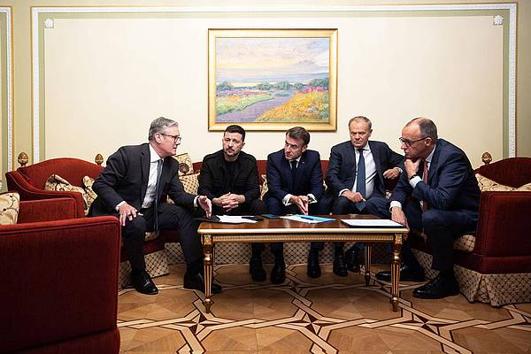 Kiew/Moskau/Berlin/Paris/Brüssel | Neue Ukraine-Initiativen: Rückt der Frieden nun näher?