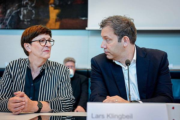 Berlin | Esken gibt SPD-Vorsitz auf - Wer folgt nach?