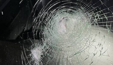 Autos beschädigt wegen lauter Musik?