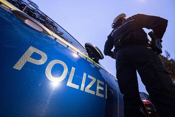 Stuttgart/Berlin | «Drohwelle» - Mails mit Bombendrohungen an hunderten Schulen