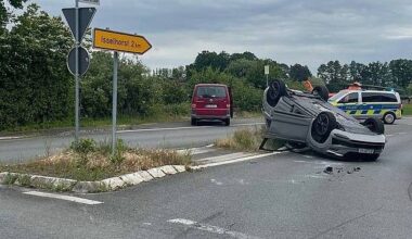 SUV überschlägt sich bei Unfall