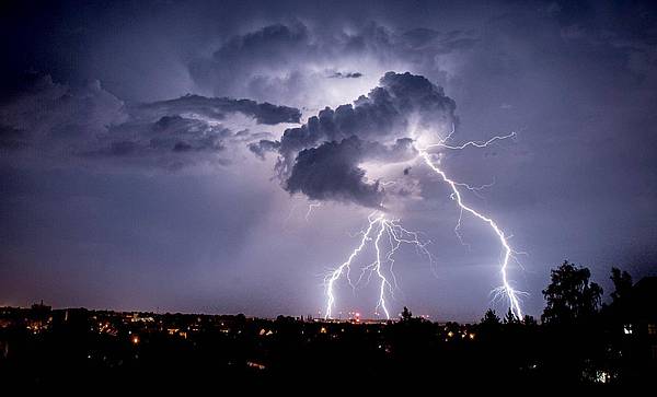 Berlin | Was bei Gewitter passiert ? und was daran besonders ist