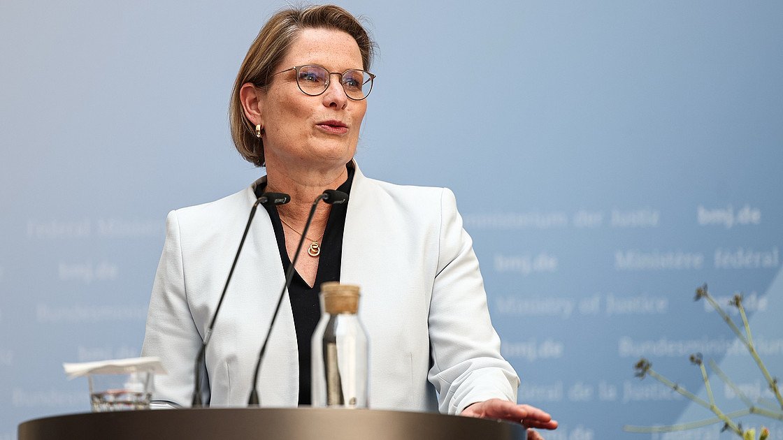 Neue Justizministerin kündigt gleich Vorhaben an