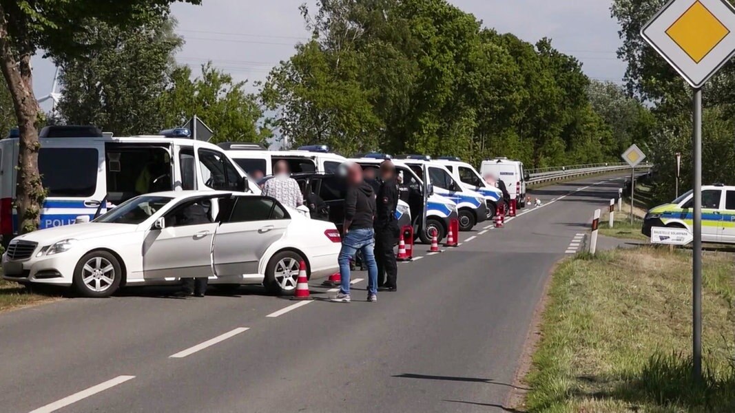 Wegen "Bandidos"-Vereinsheim: Polizei zeigt Präsenz in Cuxhaven | NDR.de - Nachrichten - Niedersachsen
