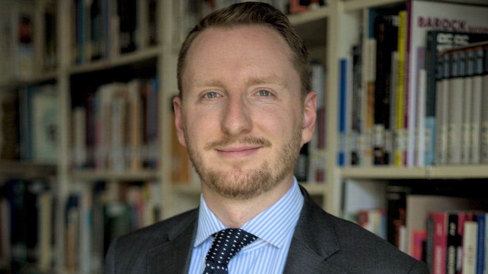 Historiker Christian Porzelt forscht an der Herkunft zahlreicher Exponate.
