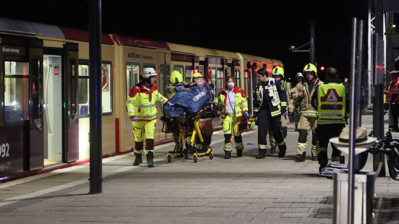 Berlin-Köpenick: Mann (22) von S-Bahn in Berlin mitgeschleift! | Regional