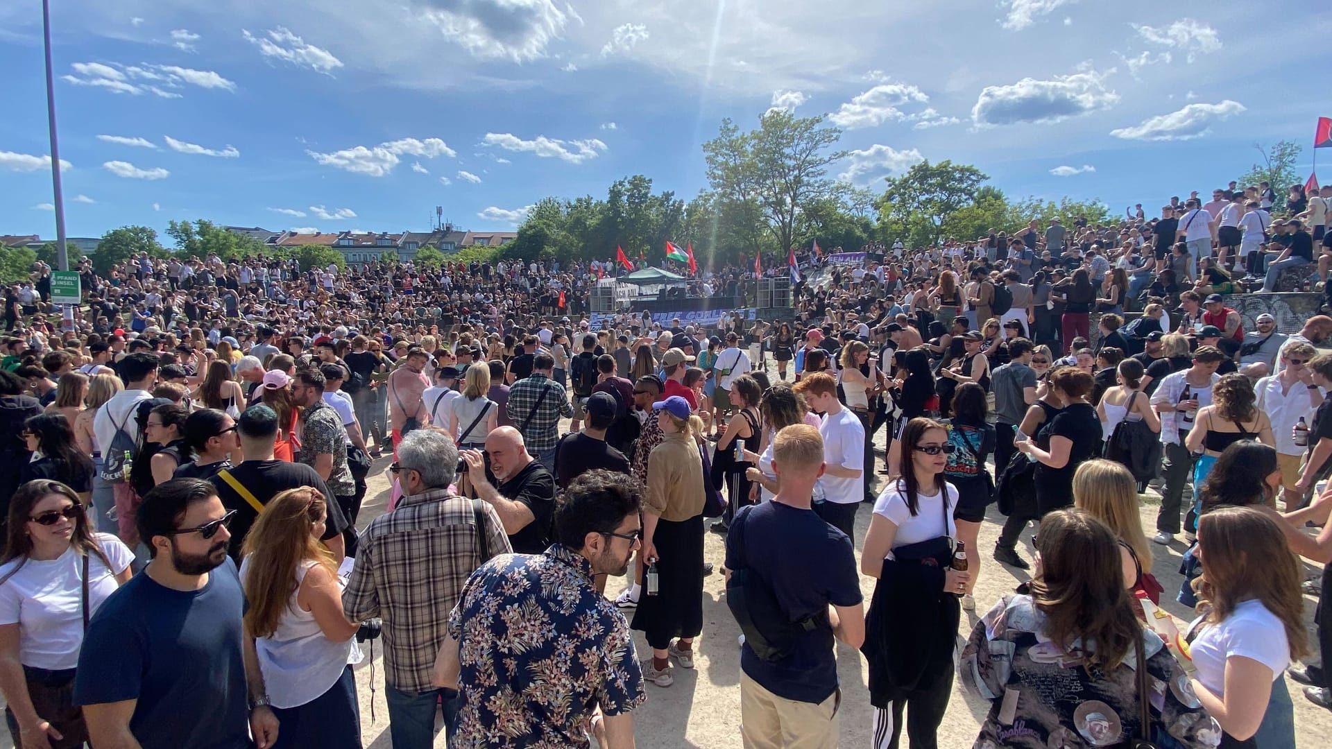 Demo gegen Zaun um Görlitzer Park am 1. Mai