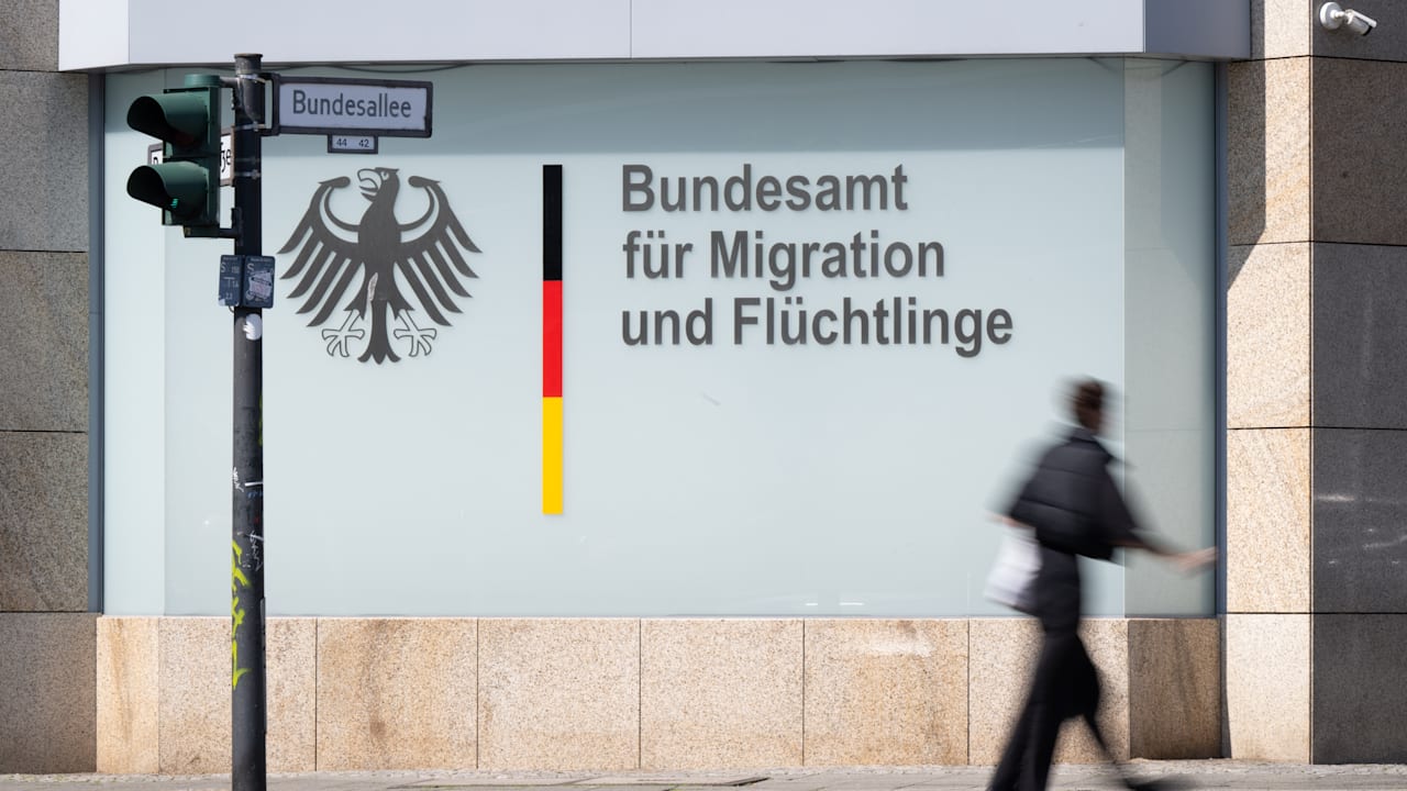 Gunnar Schupelius: Deutschland zahlt Asylbewerbern das meiste Geld | Regional
