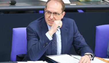 Gesetz zur Migration: Innenminister Dobrindt stoppt Familiennachzug | Politik