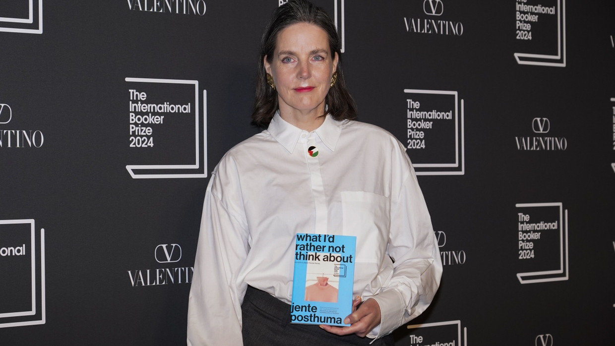 Jente Posthuma bei der Präsentation ihres Romans anlässlich dessen Aufnahme in die Shortlist zum Internationalen Booker-Preis 2024