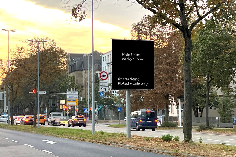 Digitale Wegweiser sollen mit Botschaften für mehr Verkehrssicherheit sorgen
