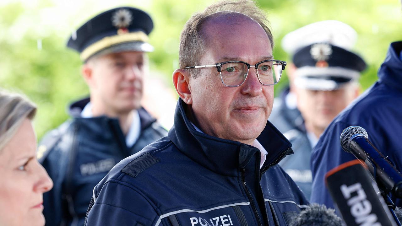 Innenminister Dobrindt: Zurückweisungen um 45 Prozent gestiegen