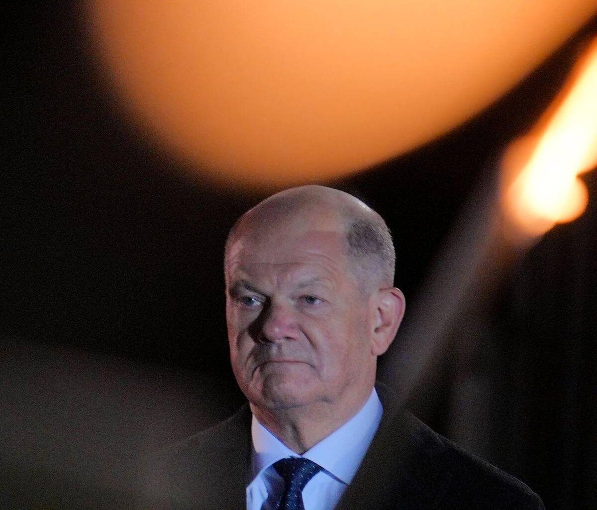 «Respect» zum Abschied: Zapfenstreich für Scholz