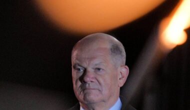 «Respect» zum Abschied: Zapfenstreich für Scholz