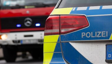 Schuppen, Carport und Oldtimer brennen: Bremer Polizei nimmt Mann fest