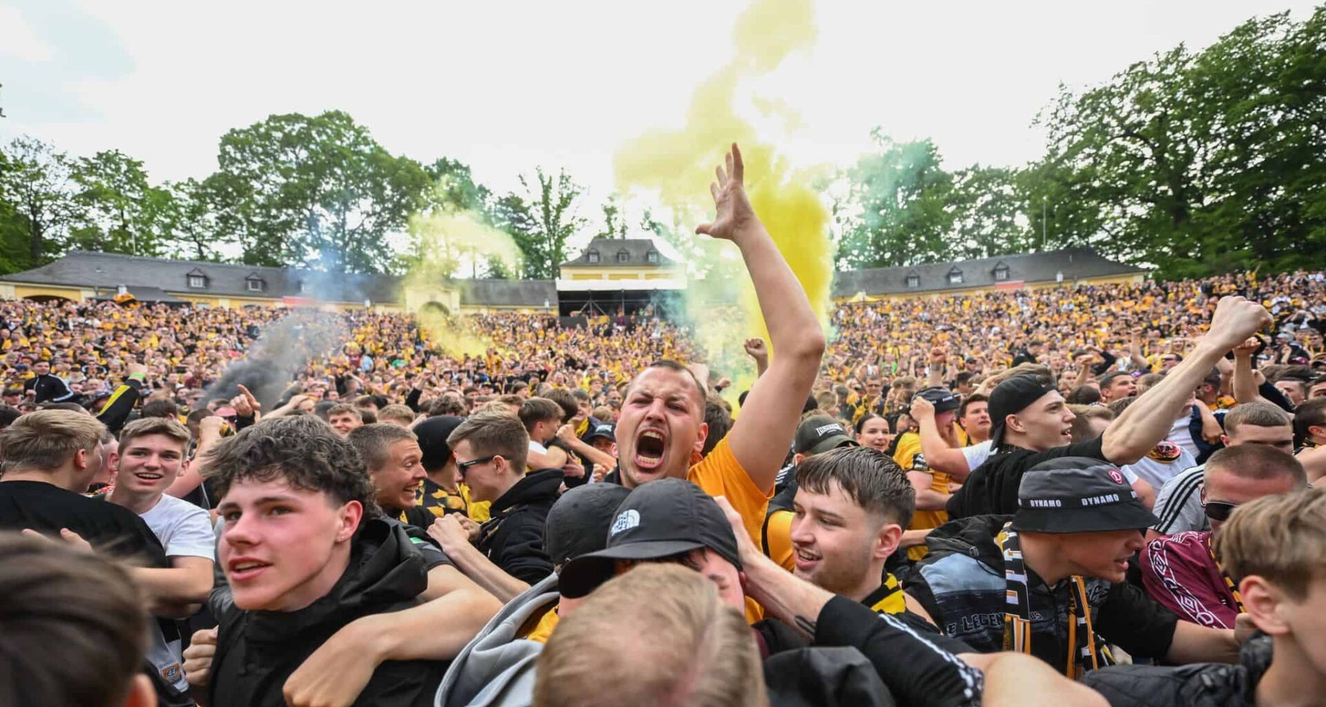 Dresdner Fans feiern friedlich beim Public Viewing