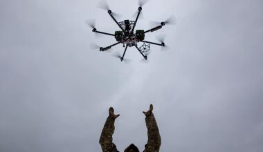 Über Luftwaffenstützpunkten werden weiterhin nicht identifizierte Drohnen gesichtet