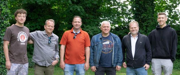 Besuch bei der Verwandtschaft in Rieste: Henry Wendt (von links), Marc Wendt, Lars Wendt, Torsten Wendt, Barry Wendt und Thomas Burns.