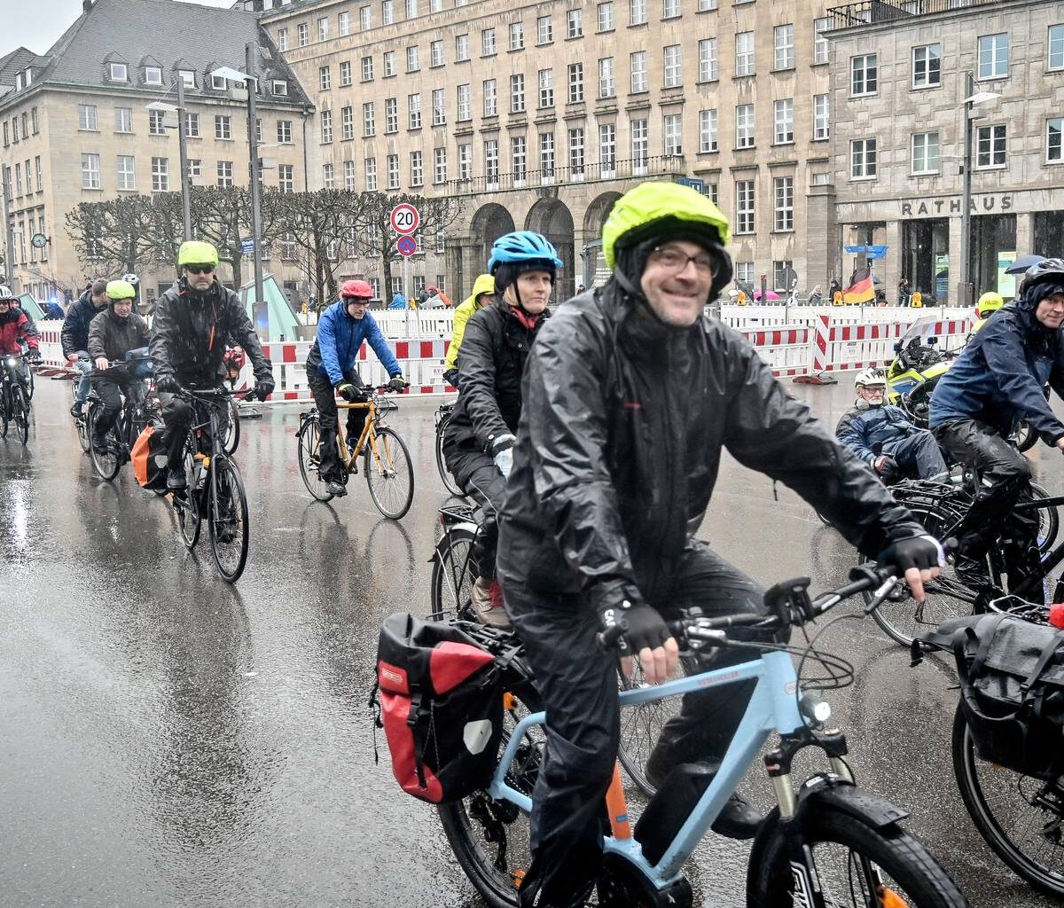 Fahrrad-Demo auf Dorstener und Herner Straße in Bochum