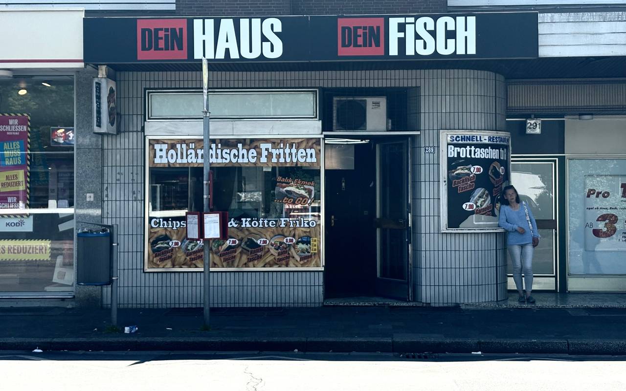 Der  Imbiss „Dein Haus Dein Fisch“ liegt mitten in Duisburg-Hochheide.